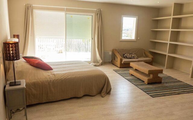 Stunning Holiday Home With Swimming Pool in Loupia