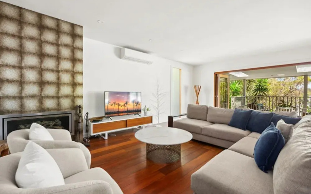 Elegant 3-bed Home With Games Room