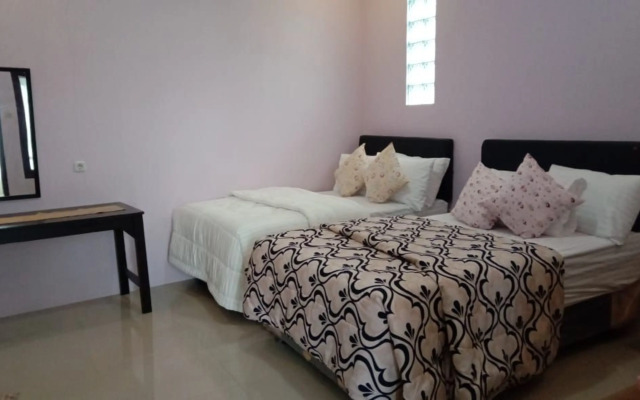 Lembur Incu Syariah Villa by ZUZU