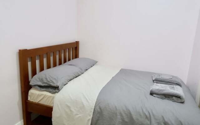 Arent Serviced House 8 Renton Road