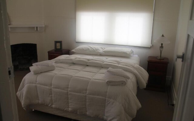 Mentor Chambers Serviced Apartment/Bed & Breakfast