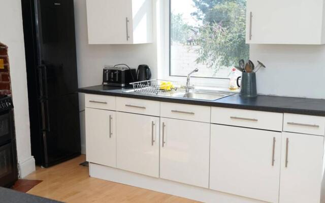 Hullidays - University Side Lg 4 bed House