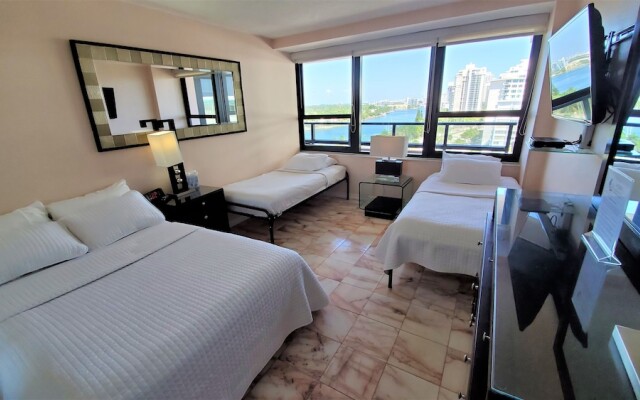 Alexander 1420 3 Bedroom Apts by RedAwning