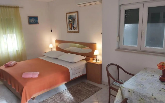 Seaside apartment for 2 p