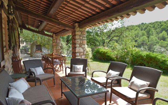 Charming Villa in Callas With Private Swimming Pool