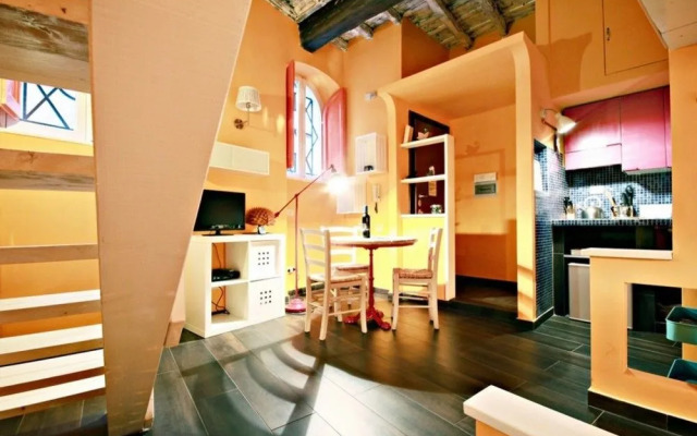 Amazing Attic In With Terrace In Fontana Di Trevi