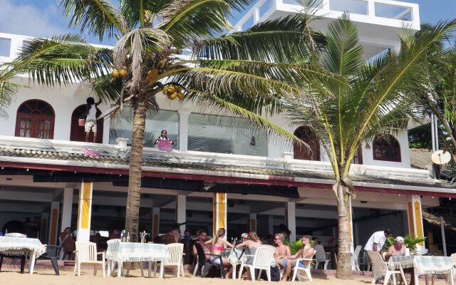 Royal Beach Hotel & Restaurant