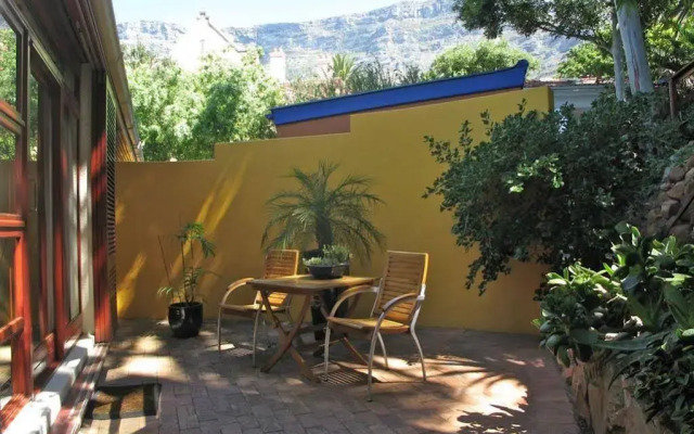 Lézard Bleu Guest House