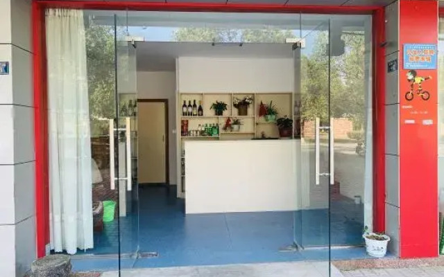 Donghui Hotel, Lixian County