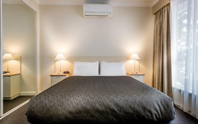 Melbourne's Princes Park Motor Inn