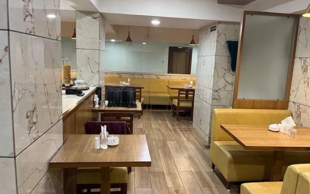 Hotel Golden Plaza
