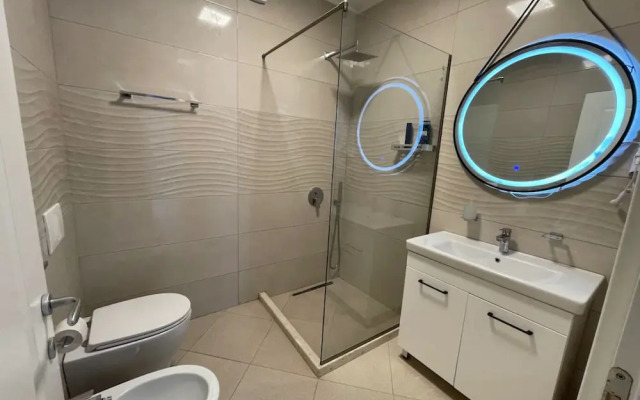Brand New City Center Apartment