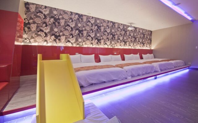 85 Love Hotel