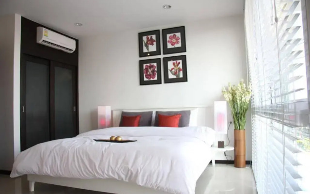 Two Villas Holiday Phuket: Two Villas Suite Serviced Apartment Nai Harn Beach