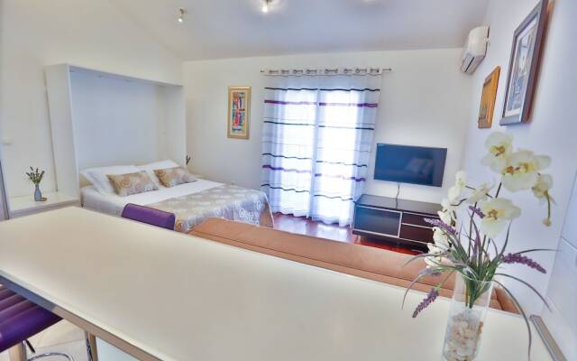 Summer Lounge Apartments