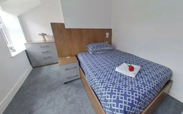 CovStays – Victoria House - Deluxe Studios in Coventry City Centre