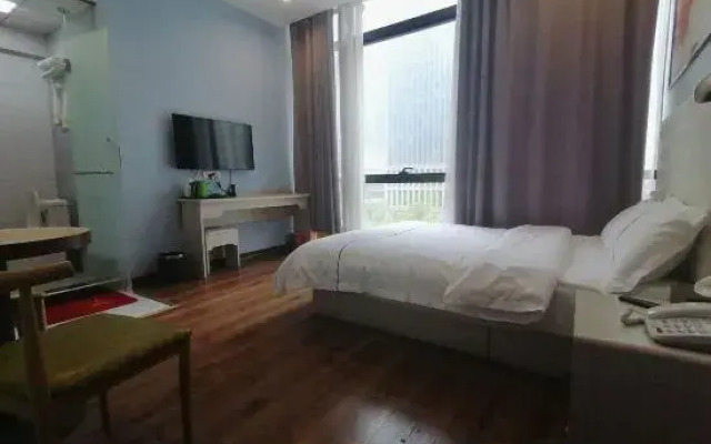 Kelly Hotel (Zhengzhou East High-speed Railway Station)