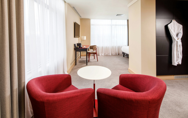 Holland House Hotel Cardiff By Sunday - Image 2