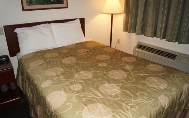 Country Squire Inn & Suites