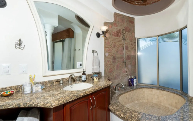Ocean Front Penthouse Pool Sleeps 8 People