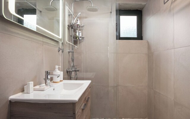 K Waterfront Residence In Mani