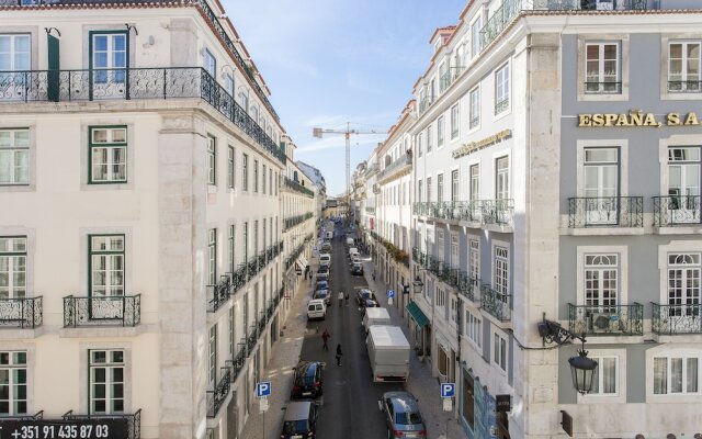 ALTIDO Classic 3BR home w/workspace in Chiado, 2mins from Baixa-Chiado subway