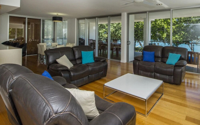 Maggies Beachfront Apt. 10