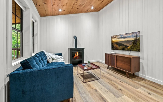 Smoky Mountains Honeymoon Cabin Dog Friendly