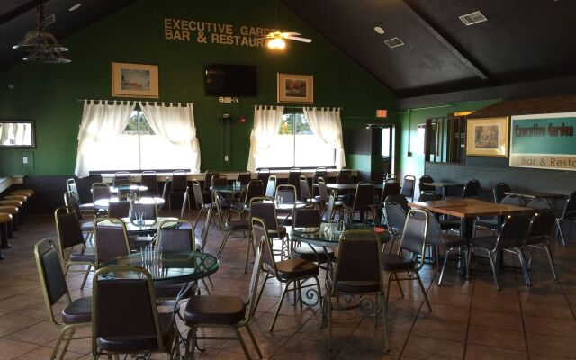 Executive Garden Titusville Hotel