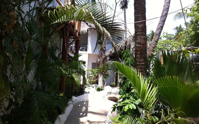 Nuestra Casa-Sai (Pet Friendly Hotel & Beach Club)