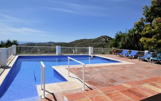 Completely Restored Beautiful 250-year-old Authentic Farm