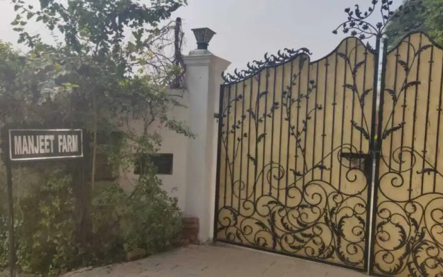 Remarkable 6-bedroom Farmhouse in South Delhi