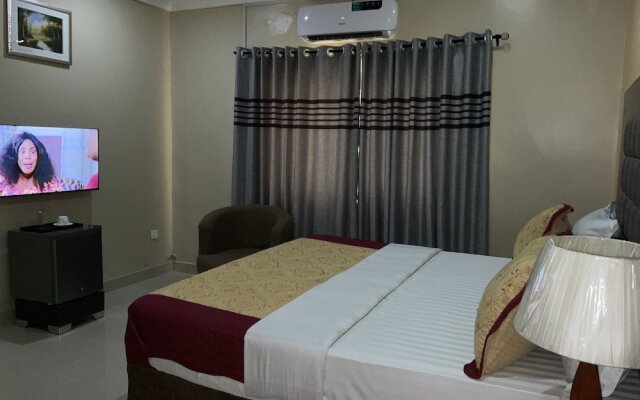 Lis Hotel And Suites