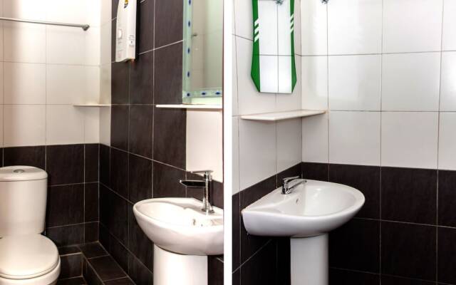 Leila Hotel by OYO Rooms