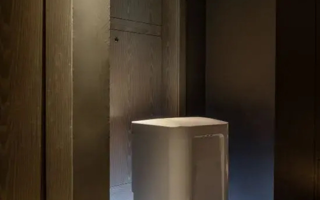 Holz Curio Hotel