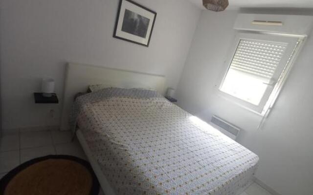 Appartement moderne d'une chambre avec terrasse