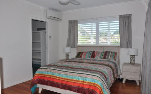 10 Double Island Drive Modern Family Home Centrally Located Swimming Pool & Outdoor Area – Guest Rooms – Rainbow Beach