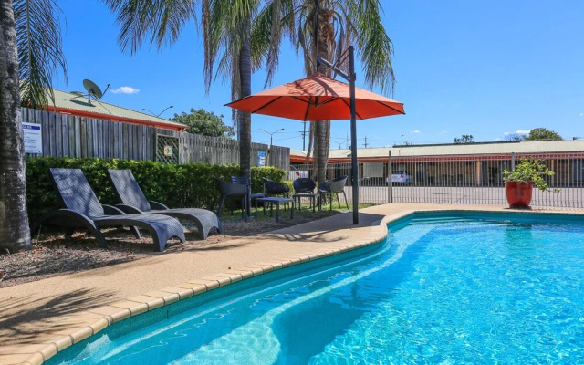 Clermont Country Motor Inn