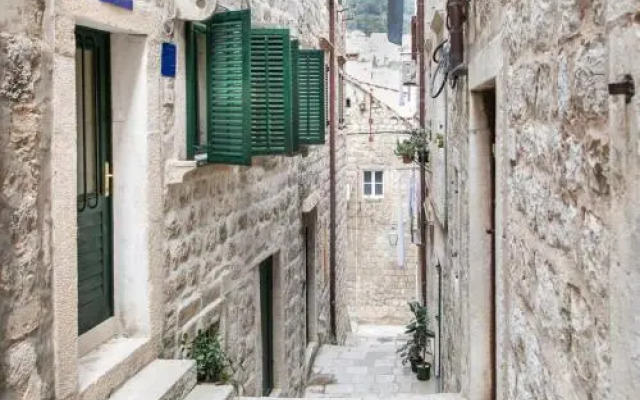 Blue Symphony Old Town