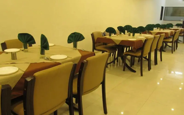 OYO 16880 Hotel Ambica