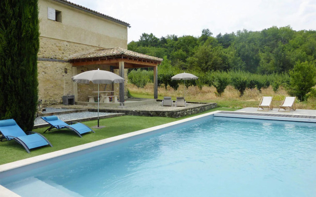 Cosy Holiday Flat With Communal Pool, Malaucène