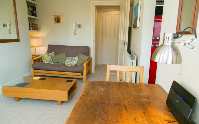 Perfect Brighton 2 Bed With Sea View!