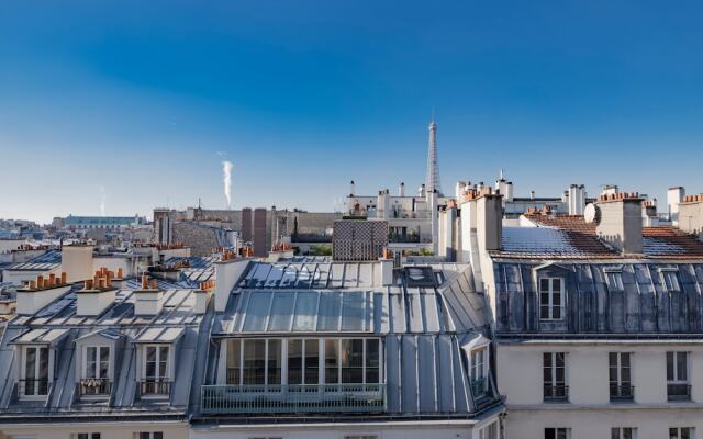 Eiffel Tower Design Residence