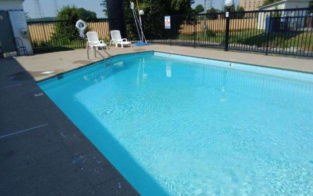 Howard Johnson by Wyndham Clarksville Tennessee