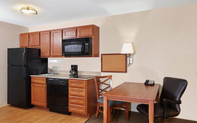 Candlewood Suites Milwaukee Airport by IHG