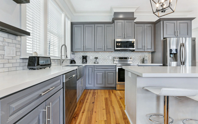 Spacious 5BR Urban Retreat with Balcony & Pool