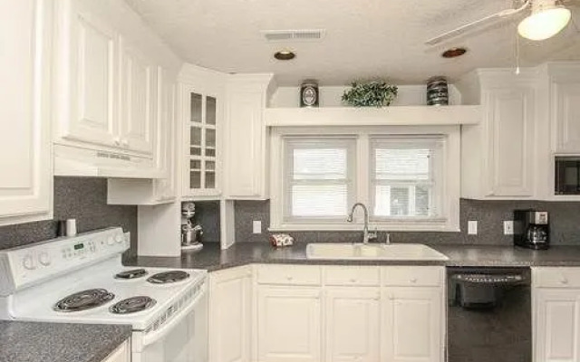 Ocean Boulevard 511 by RedAwning