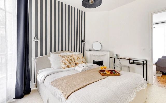 Chic 1BR by Eiffel Tower & Champ de Mars