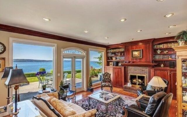 Sea Mist Waterfront Inn