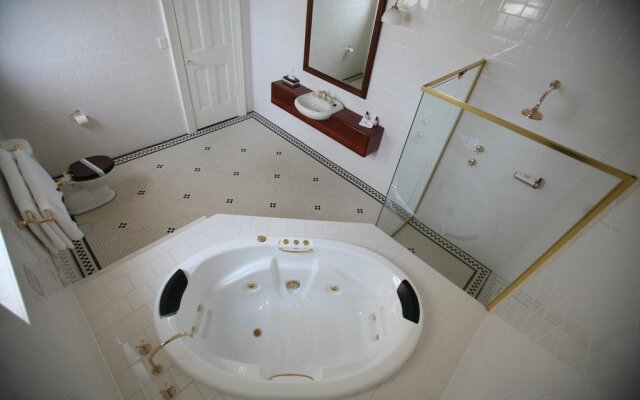 Largs Pier Hotel Motel